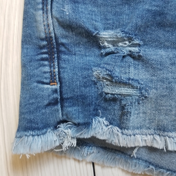 Arizona juniors mid rise denim Jean "shortie" short 2.5" inseam Size 1 NWT - Picture 10 of 15